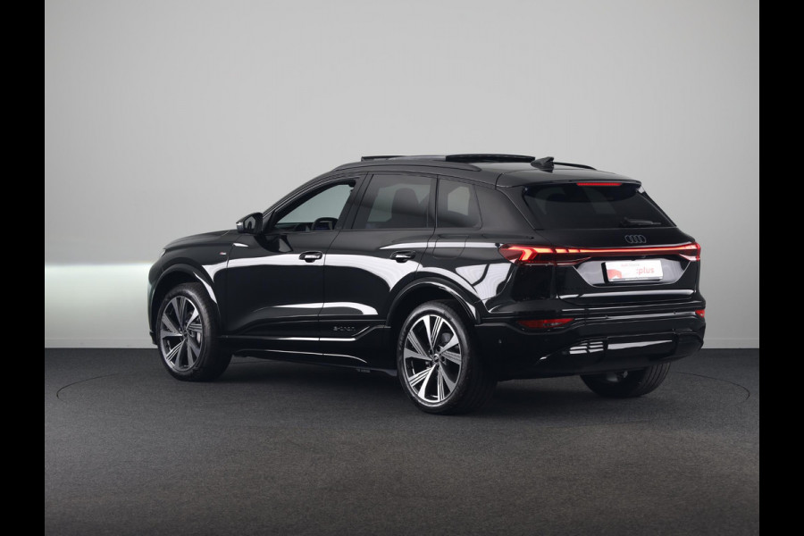Audi Q6 e-tron S edition performance 100 kWh 306 pk | SOH 99,50% | Verlengde garantie | Navigatie | Warmetepomp | Panoramadak | Trekhaak (wegklapbaar) | Lederen bekleding | B&O Soundsystem | Rondomzicht camera | Head-up display | S-Line |
