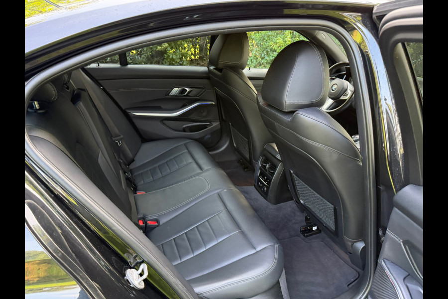 BMW 3 Serie 318i High Executive Edition | M-Pakket + Vol-Leder Nu € 22.975,-!!!