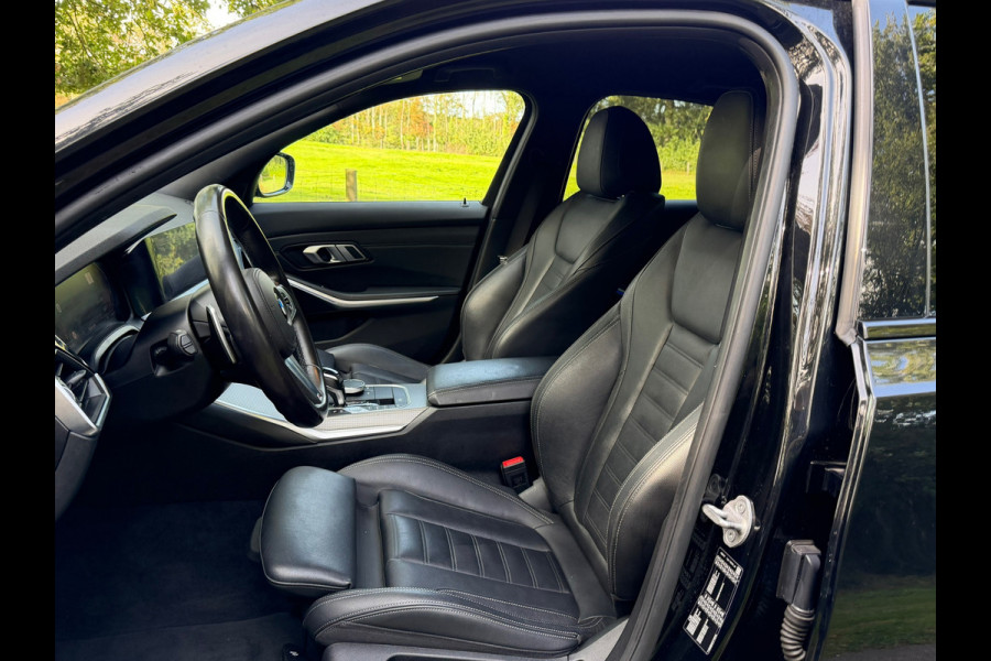 BMW 3 Serie 318i High Executive Edition | M-Pakket + Vol-Leder Nu € 22.975,-!!!