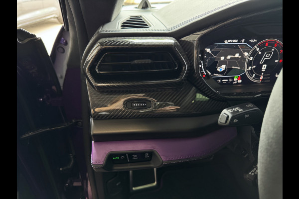 Lamborghini Urus 4.0 V8 SE 800 PK VOL OPTIES/CARBON /AD PERSONAM/ VIOLA MITHRAS/ PANO / MASSAGE phev . Viola Mithras