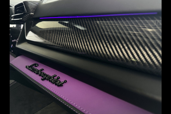 Lamborghini Urus 4.0 V8 SE 800 PK VOL OPTIES/CARBON /AD PERSONAM/ VIOLA MITHRAS/ PANO / MASSAGE phev . Viola Mithras
