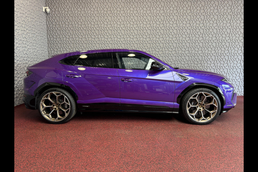 Lamborghini Urus 4.0 V8 SE 800 PK VOL OPTIES/CARBON /AD PERSONAM/ VIOLA MITHRAS/ PANO / MASSAGE phev . Viola Mithras