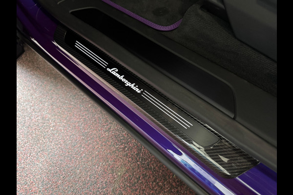 Lamborghini Urus 4.0 V8 SE 800 PK VOL OPTIES/CARBON /AD PERSONAM/ VIOLA MITHRAS/ PANO / MASSAGE phev . Viola Mithras