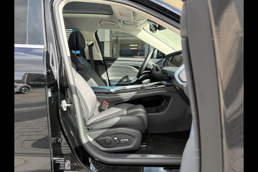 VOYAH Free Flagship 4WD 106 kWh | Panoramadak | Dynaudio Hi-FI | 360° Camera | Luchtvering | Adaptieve Cruise Control | Dodehoekassistent | Elektrisch Verstelbare Stoelen + Massage | Stoelverwarming | Stoelventilatie | Sfeerverlichting |