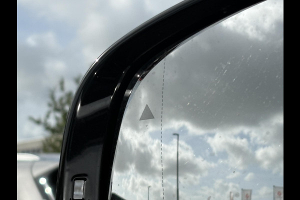 VOYAH Free Flagship 4WD 106 kWh | Panoramadak | Dynaudio Hi-FI | 360° Camera | Luchtvering | Adaptieve Cruise Control | Dodehoekassistent | Elektrisch Verstelbare Stoelen + Massage | Stoelverwarming | Stoelventilatie | Sfeerverlichting |