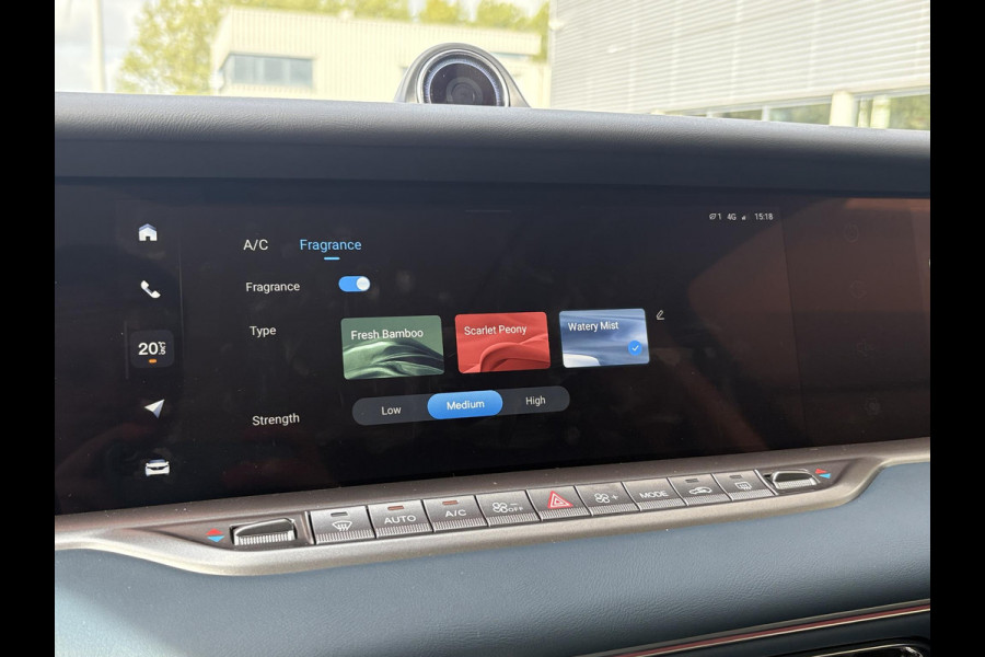 VOYAH Free Flagship 4WD 106 kWh | Panoramadak | Dynaudio Hi-FI | 360° Camera | Luchtvering | Adaptieve Cruise Control | Dodehoekassistent | Elektrisch Verstelbare Stoelen + Massage | Stoelverwarming | Stoelventilatie | Sfeerverlichting |