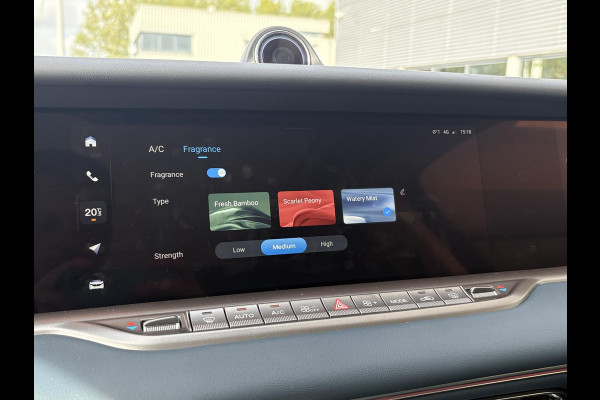 VOYAH Free Flagship 4WD 106 kWh | Panoramadak | Dynaudio Hi-FI | 360° Camera | Luchtvering | Adaptieve Cruise Control | Dodehoekassistent | Elektrisch Verstelbare Stoelen + Massage | Stoelverwarming | Stoelventilatie | Sfeerverlichting |