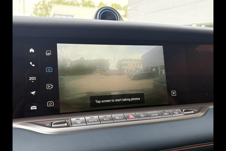 VOYAH Free Flagship 4WD 106 kWh | Panoramadak | Dynaudio Hi-FI | 360° Camera | Luchtvering | Adaptieve Cruise Control | Dodehoekassistent | Elektrisch Verstelbare Stoelen + Massage | Stoelverwarming | Stoelventilatie | Sfeerverlichting |