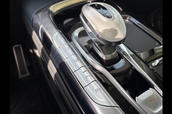 VOYAH Free Flagship 4WD 106 kWh | Panoramadak | Dynaudio Hi-FI | 360° Camera | Luchtvering | Adaptieve Cruise Control | Dodehoekassistent | Elektrisch Verstelbare Stoelen + Massage | Stoelverwarming | Stoelventilatie | Sfeerverlichting |