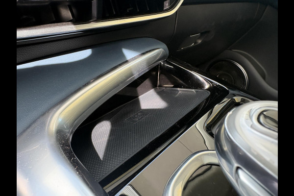 VOYAH Free Flagship 4WD 106 kWh | Panoramadak | Dynaudio Hi-FI | 360° Camera | Luchtvering | Adaptieve Cruise Control | Dodehoekassistent | Elektrisch Verstelbare Stoelen + Massage | Stoelverwarming | Stoelventilatie | Sfeerverlichting |
