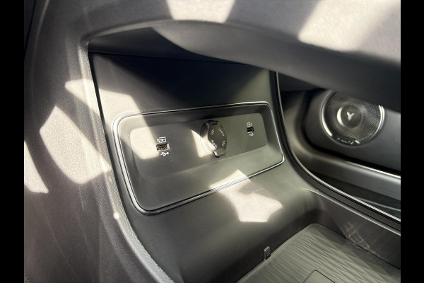 VOYAH Free Flagship 4WD 106 kWh | Panoramadak | Dynaudio Hi-FI | 360° Camera | Luchtvering | Adaptieve Cruise Control | Dodehoekassistent | Elektrisch Verstelbare Stoelen + Massage | Stoelverwarming | Stoelventilatie | Sfeerverlichting |