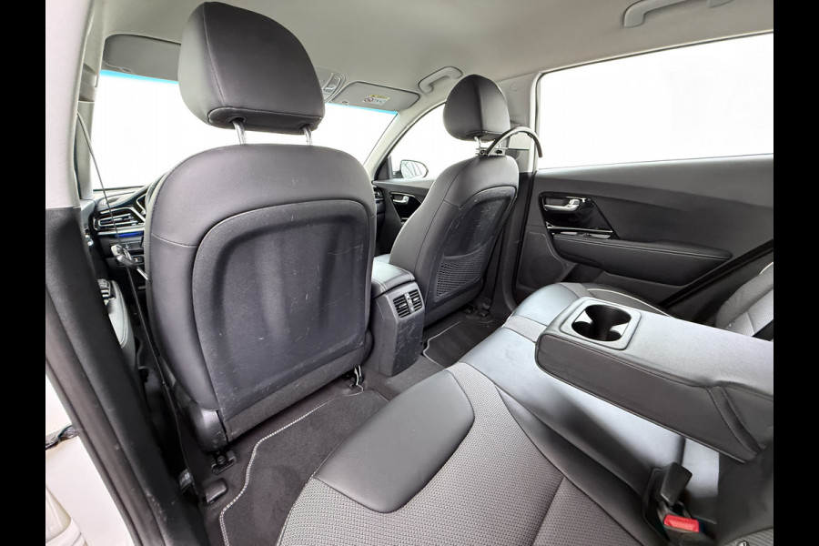 Kia e-Niro DynamicLine 64kWh 204PK Warmtepomp SOH 98% Camera Adap.Cruise Stoel+Stuurverwarming Navi Ecc Apple Carplay Android Auto Pdc Isofix Lane Assist VESS Regen-Lichtsensor 1e Eigenaar Origineel Nederlandse Auto