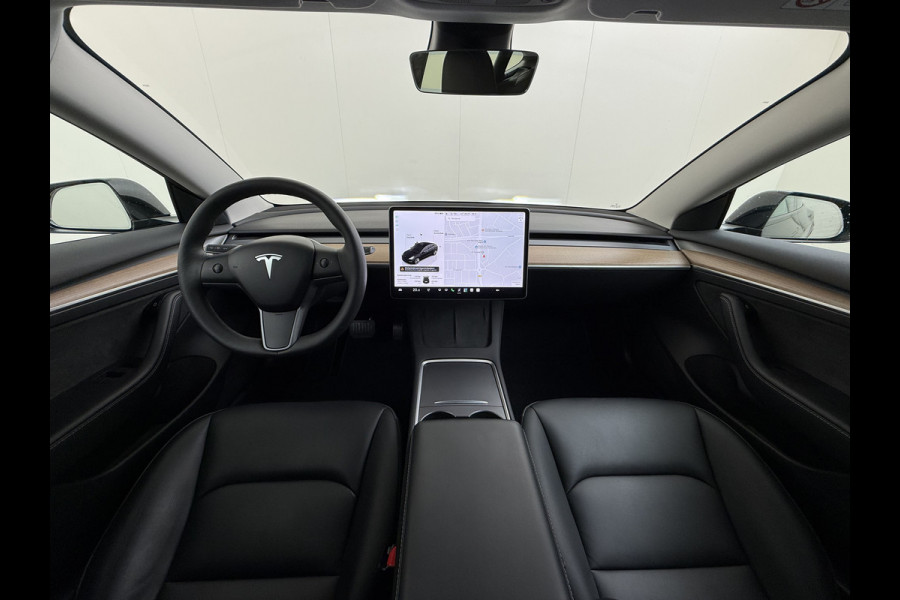 Tesla Model 3 RWD 60kWh Warmtepomp LFP-Accu SOH 91% Traffic Aware Cruise Control+Autom.Sturen Camera's Navi Ecc Stoel+Stuurverwarming Elek.Ach Lmv 19" AMD Ryzen™ Elek.Stoelen+Memory Isofix Regen-Lichtsensor 1e Eigenaar Origineel Nederlandse Auto