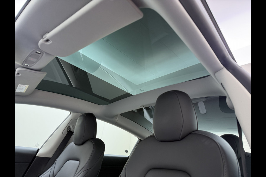 Tesla Model 3 RWD 60kWh Warmtepomp LFP-Accu SOH 91% Traffic Aware Cruise Control+Autom.Sturen Camera's Navi Ecc Stoel+Stuurverwarming Elek.Ach Lmv 19" AMD Ryzen™ Elek.Stoelen+Memory Isofix Regen-Lichtsensor 1e Eigenaar Origineel Nederlandse Auto