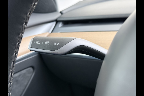 Tesla Model 3 RWD 60kWh Warmtepomp LFP-Accu SOH 91% Traffic Aware Cruise Control+Autom.Sturen Camera's Navi Ecc Stoel+Stuurverwarming Elek.Ach Lmv 19" AMD Ryzen™ Elek.Stoelen+Memory Isofix Regen-Lichtsensor 1e Eigenaar Origineel Nederlandse Auto