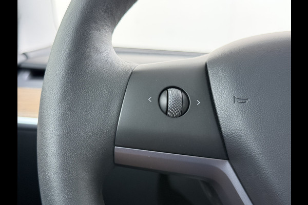 Tesla Model 3 RWD 60kWh Warmtepomp LFP-Accu SOH 91% Traffic Aware Cruise Control+Autom.Sturen Camera's Navi Ecc Stoel+Stuurverwarming Elek.Ach Lmv 19" AMD Ryzen™ Elek.Stoelen+Memory Isofix Regen-Lichtsensor 1e Eigenaar Origineel Nederlandse Auto