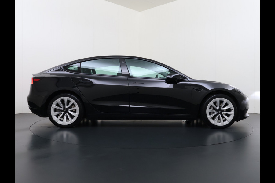 Tesla Model 3 RWD 60kWh Warmtepomp LFP-Accu SOH 91% Traffic Aware Cruise Control+Autom.Sturen Camera's Navi Ecc Stoel+Stuurverwarming Elek.Ach Lmv 19" AMD Ryzen™ Elek.Stoelen+Memory Isofix Regen-Lichtsensor 1e Eigenaar Origineel Nederlandse Auto