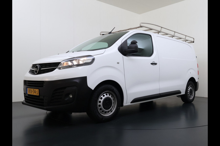 Opel Vivaro 2.0CDTI 123PK Euro 6 L2H1 3-Persoons Imperiaal Trekhaak 360°Camera Navi Apple Carplay Android Auto Airco Cruise Control Betonplex Vloer Kasteninbouw Wandbetimmering 2.500KG Trekgewicht 1e Eigenaar