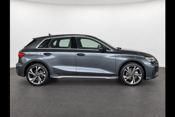 Audi A3 Sportback 40 TFSI e 204pk Automaat S-Line edition Comfort pakket Plus Lichtmetalen Velgen 18" Matrix Led Parkeer sensoren Camera Cruise Control Adaptive Navigatie Apple Carplay/Android Auto