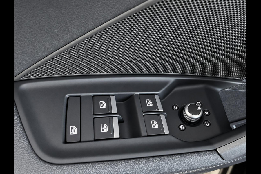 Audi A3 Sportback 40 TFSI e 204pk Automaat S-Line edition Comfort pakket Plus Lichtmetalen Velgen 18" Matrix Led Parkeer sensoren Camera Cruise Control Adaptive Navigatie Apple Carplay/Android Auto