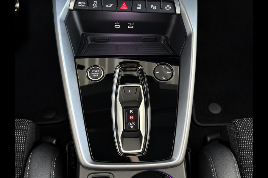 Audi A3 Sportback 40 TFSI e 204pk Automaat S-Line edition Comfort pakket Plus Lichtmetalen Velgen 18" Matrix Led Parkeer sensoren Camera Cruise Control Adaptive Navigatie Apple Carplay/Android Auto