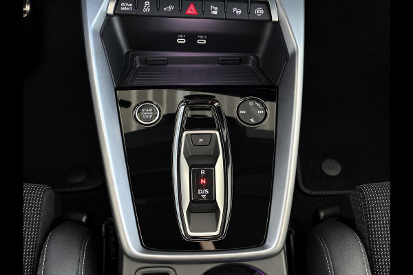 Audi A3 Sportback 40 TFSI e 204pk Automaat S-Line edition Comfort pakket Plus Lichtmetalen Velgen 18" Matrix Led Parkeer sensoren Camera Cruise Control Adaptive Navigatie Apple Carplay/Android Auto