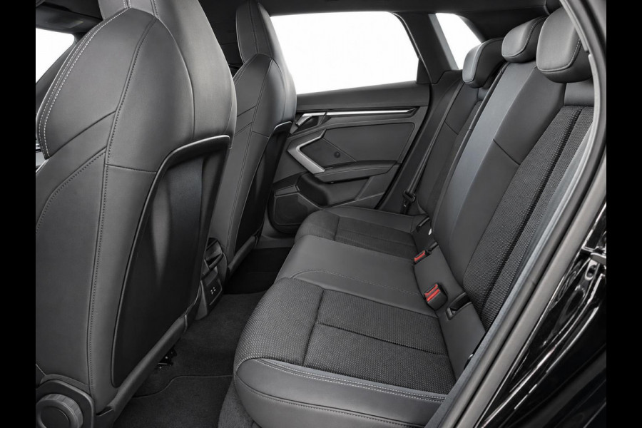 Audi A3 Sportback 40 TFSI e 204pk Automaat S-Line edition Comfort pakket Plus Lichtmetalen Velgen 18" Matrix Led Parkeer sensoren Camera Cruise Control Adaptive Navigatie Apple Carplay/Android Auto
