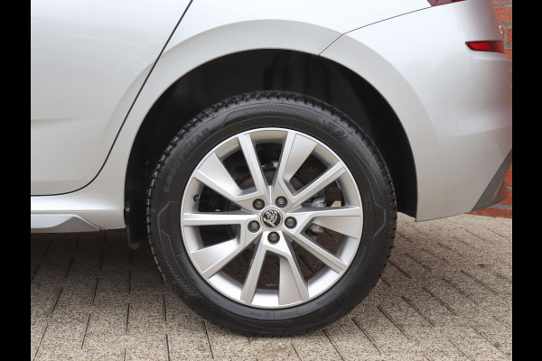 Škoda Kamiq 1.0 TSI 110pk DSG Style Navigatie Apple Carplay/Android Auto Adaptive Cruise control Parkeer sensoren Lichtmetalen Velgen