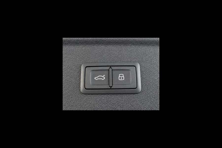 Audi A3 Sportback 40 TFSI e 204pk Automaat S-Line edition Comfort pakket Plus Lichtmetalen Velgen 18" Matrix Led Parkeer sensoren Camera Cruise Control Adaptive Navigatie Apple Carplay/Android Auto