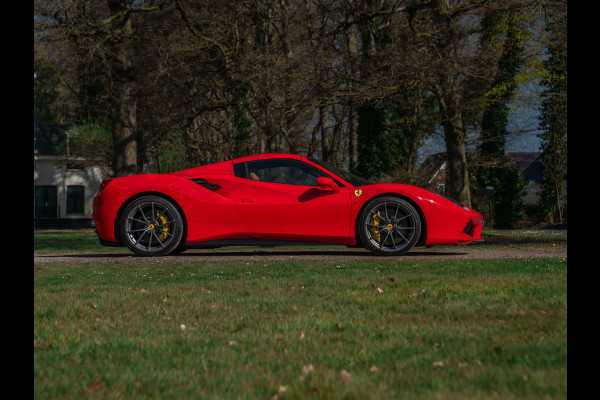 Ferrari 488 Spider | Front-lift | Pista wheels | Carbon stuur + LED's | Adapt. koplampen | Rosso Scuderia