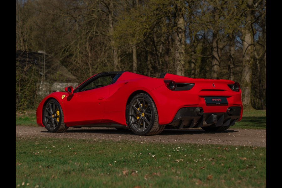 Ferrari 488 Spider | Front-lift | Pista wheels | Carbon stuur + LED's | Adapt. koplampen | Rosso Scuderia