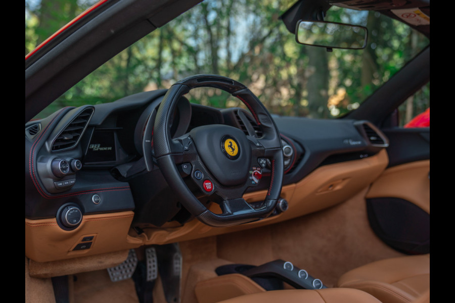 Ferrari 488 Spider | Front-lift | Pista wheels | Carbon stuur + LED's | Adapt. koplampen | Rosso Scuderia
