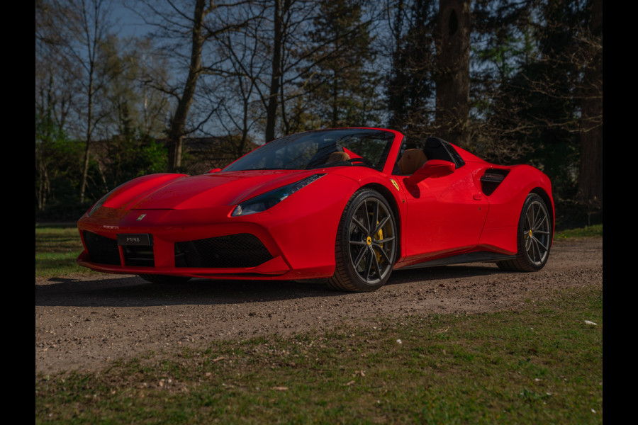 Ferrari 488 Spider | Front-lift | Pista wheels | Carbon stuur + LED's | Adapt. koplampen | Rosso Scuderia