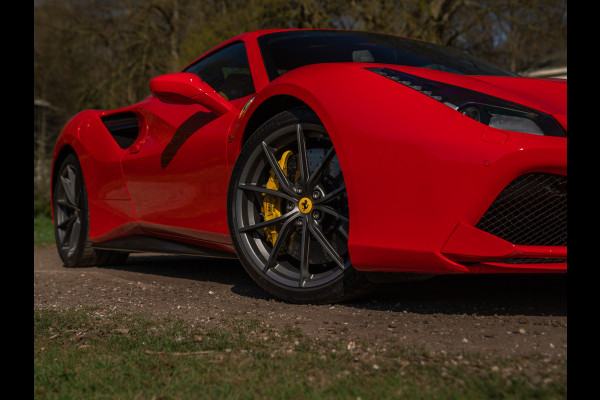 Ferrari 488 Spider | Front-lift | Pista wheels | Carbon stuur + LED's | Adapt. koplampen | Rosso Scuderia
