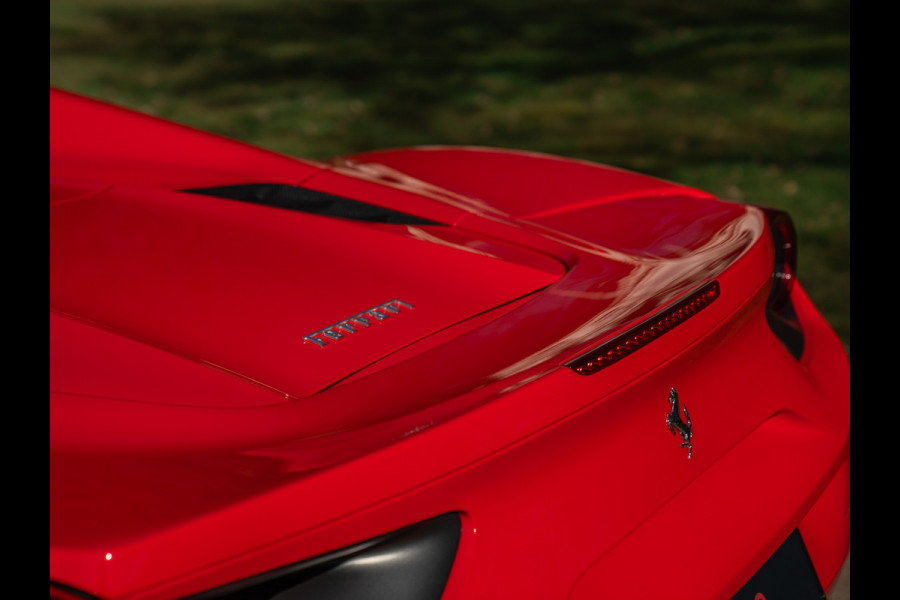 Ferrari 488 Spider | Front-lift | Pista wheels | Carbon stuur + LED's | Adapt. koplampen | Rosso Scuderia