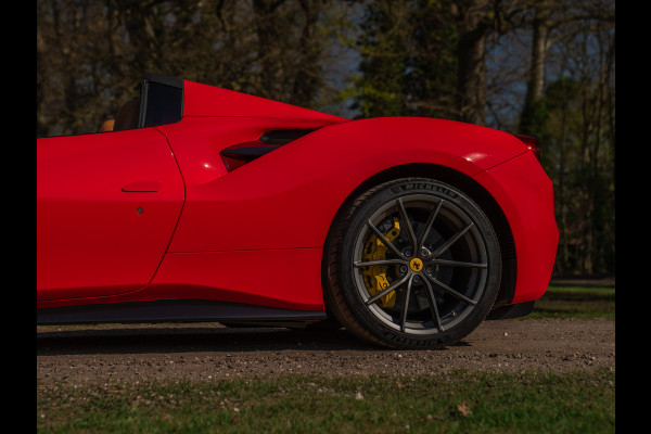 Ferrari 488 Spider | Front-lift | Pista wheels | Carbon stuur + LED's | Adapt. koplampen | Rosso Scuderia