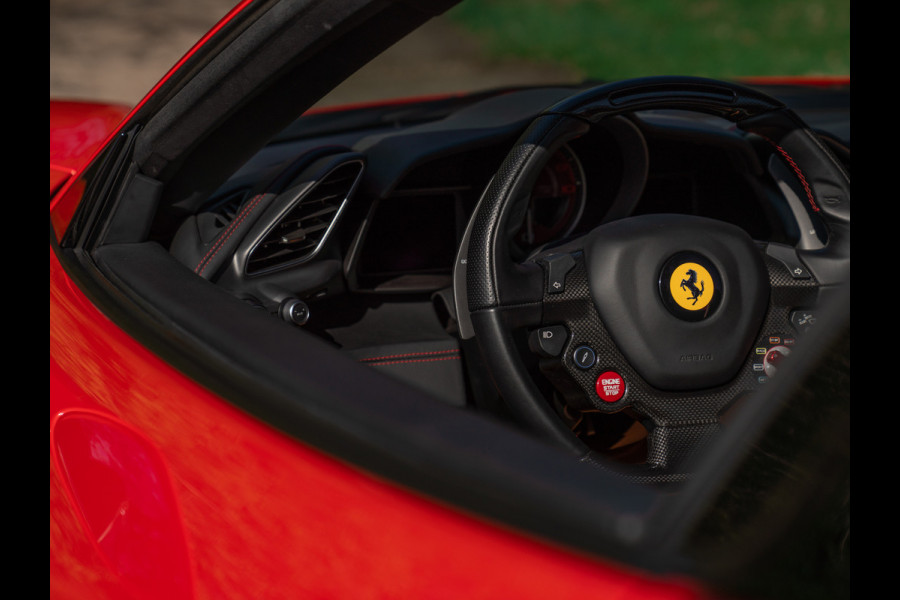 Ferrari 488 Spider | Front-lift | Pista wheels | Carbon stuur + LED's | Adapt. koplampen | Rosso Scuderia