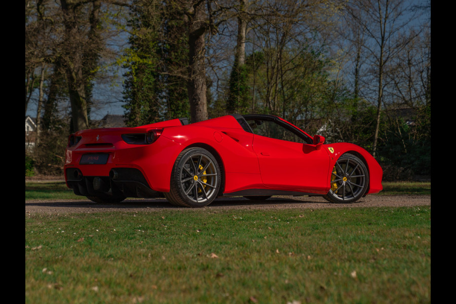 Ferrari 488 Spider | Front-lift | Pista wheels | Carbon stuur + LED's | Adapt. koplampen | Rosso Scuderia