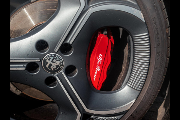 Alfa Romeo Tonale 1.3 Ibrida Plug-In Q4 270pk AWD Veloce | Teck Pack | Schuif/Kanteldak | Harman Kardon | 20"  | Bicolore