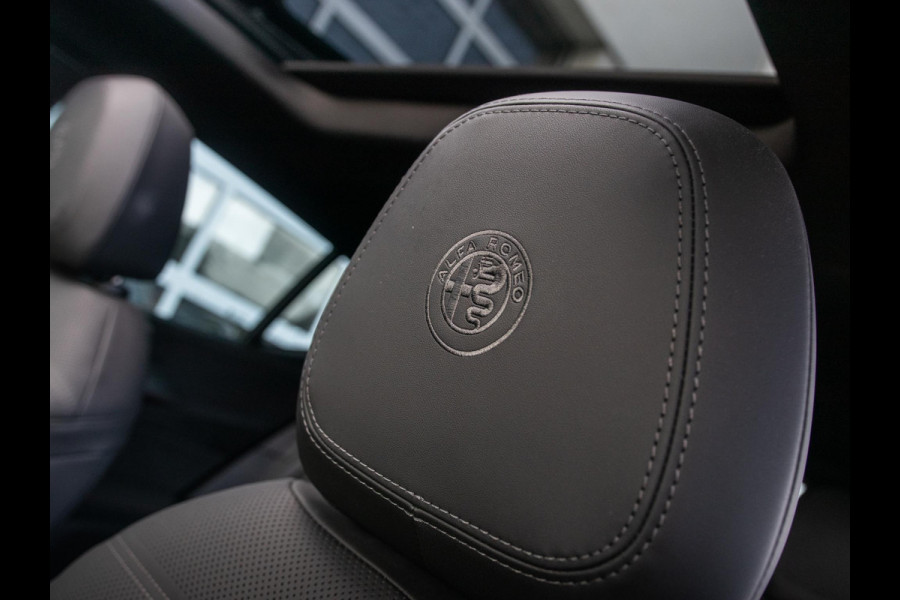 Alfa Romeo Tonale 1.3 Ibrida Plug-In Q4 270pk AWD Veloce | Teck Pack | Schuif/Kanteldak | Harman Kardon | 20"  | Bicolore