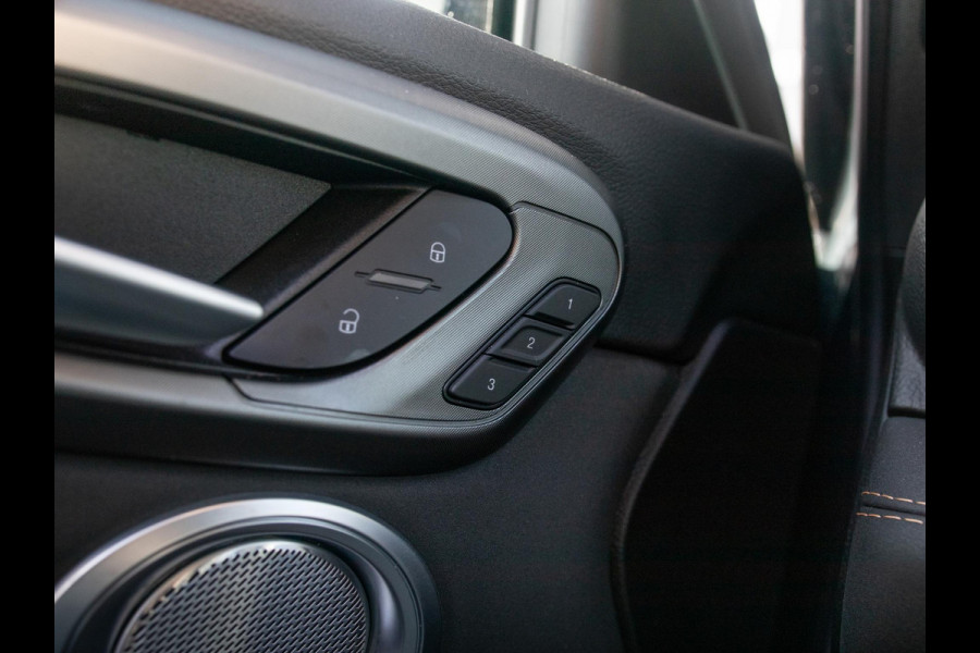 Alfa Romeo Tonale 1.3 Ibrida Plug-In Q4 270pk AWD Veloce | Teck Pack | Schuif/Kanteldak | Harman Kardon | 20"  | Bicolore