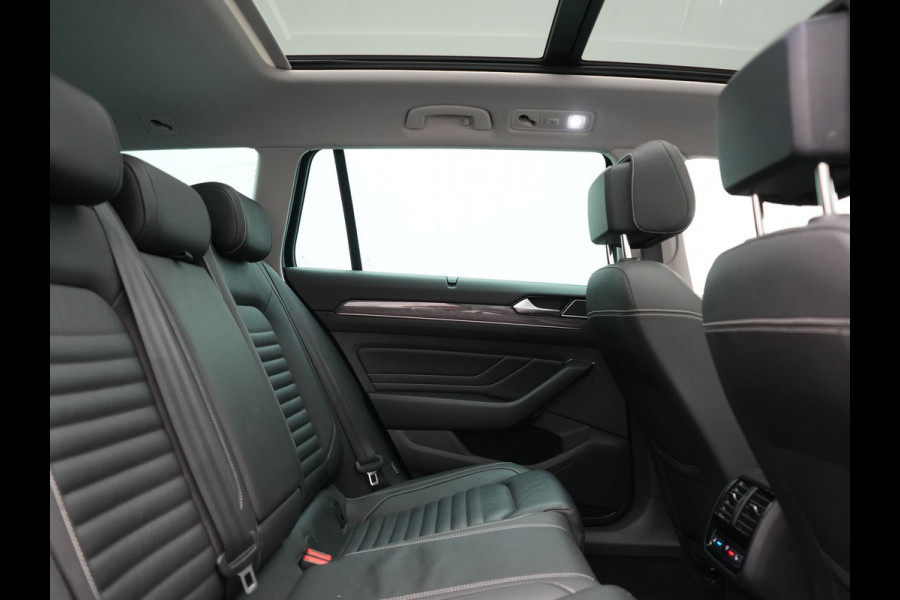 Volkswagen Passat 1.4 TSI PHEV GTE Business 218pk Dealer O.H. | Trekhaak Af Fabriek | Panodak | Head Up | Adaptive Cruise | 360 Camera | Dynaudio | Lederen Sportstoelen Memory & Massage | IQ Light | Stoelen & Stuur Verwarmd | Blis | Keyless | Apple Carplay | Plug In Hybrid |
