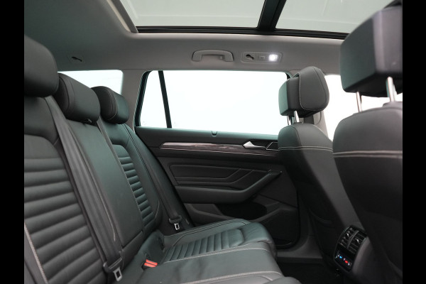 Volkswagen Passat 1.4 TSI PHEV GTE Business 218pk Dealer O.H. | Trekhaak Af Fabriek | Panodak | Head Up | Adaptive Cruise | 360 Camera | Dynaudio | Lederen Sportstoelen Memory & Massage | IQ Light | Stoelen & Stuur Verwarmd | Blis | Keyless | Apple Carplay | Plug In Hybrid |