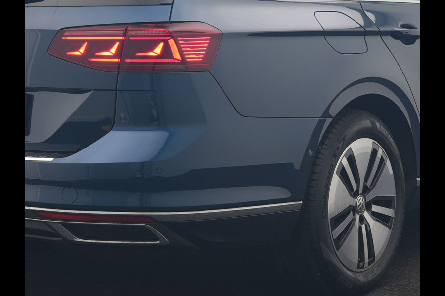 Volkswagen Passat 1.4 TSI PHEV GTE Business 218pk Dealer O.H. | Trekhaak Af Fabriek | Panodak | Head Up | Adaptive Cruise | 360 Camera | Dynaudio | Lederen Sportstoelen Memory & Massage | IQ Light | Stoelen & Stuur Verwarmd | Blis | Keyless | Apple Carplay | Plug In Hybrid |
