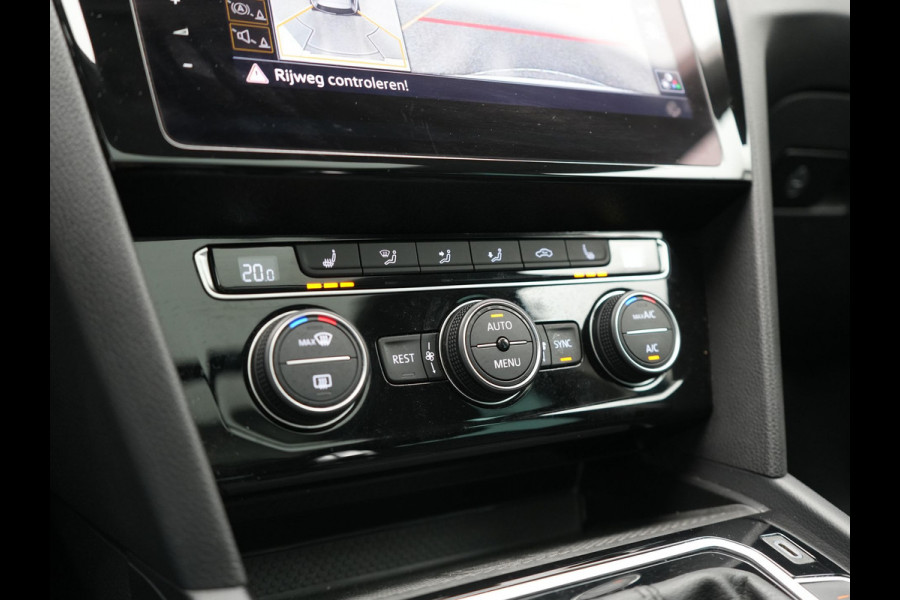 Volkswagen Passat 1.4 TSI PHEV GTE Business 218pk Dealer O.H. | Trekhaak Af Fabriek | Panodak | Head Up | Adaptive Cruise | 360 Camera | Dynaudio | Lederen Sportstoelen Memory & Massage | IQ Light | Stoelen & Stuur Verwarmd | Blis | Keyless | Apple Carplay | Plug In Hybrid |