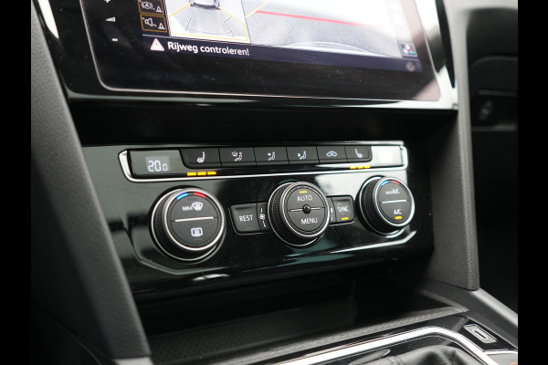 Volkswagen Passat 1.4 TSI PHEV GTE Business 218pk Dealer O.H. | Trekhaak Af Fabriek | Panodak | Head Up | Adaptive Cruise | 360 Camera | Dynaudio | Lederen Sportstoelen Memory & Massage | IQ Light | Stoelen & Stuur Verwarmd | Blis | Keyless | Apple Carplay | Plug In Hybrid |