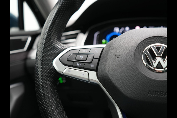 Volkswagen Passat 1.4 TSI PHEV GTE Business 218pk Dealer O.H. | Trekhaak Af Fabriek | Panodak | Head Up | Adaptive Cruise | 360 Camera | Dynaudio | Lederen Sportstoelen Memory & Massage | IQ Light | Stoelen & Stuur Verwarmd | Blis | Keyless | Apple Carplay | Plug In Hybrid |