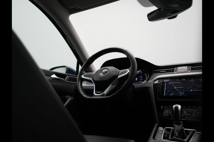 Volkswagen Passat 1.4 TSI PHEV GTE Business 218pk Dealer O.H. | Trekhaak Af Fabriek | Panodak | Head Up | Adaptive Cruise | 360 Camera | Dynaudio | Lederen Sportstoelen Memory & Massage | IQ Light | Stoelen & Stuur Verwarmd | Blis | Keyless | Apple Carplay | Plug In Hybrid |