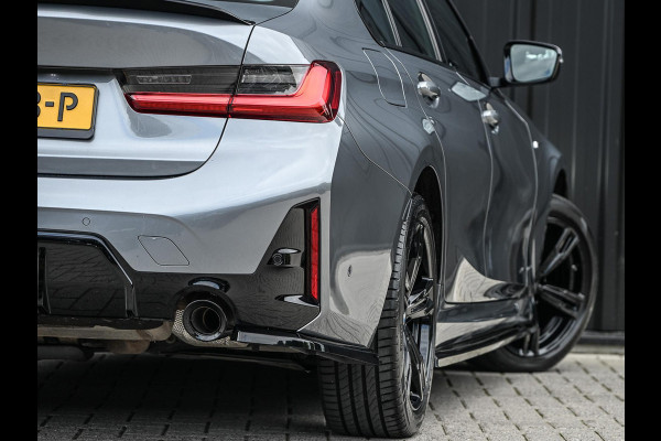 BMW 3-serie 330e | M-Sport | NL auto | Facelift | Stoelverwarming | Camera | Ambiance Interieur | Shadowline | Led Koplampen |