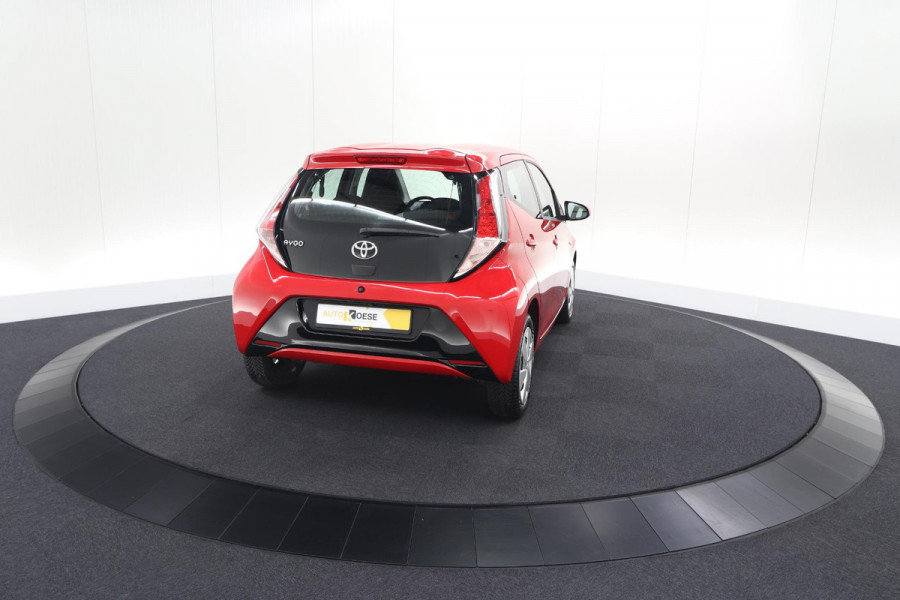 Toyota Aygo 1.0 VVT-i X-play | Camera | Airconditioning | Allseasonbanden